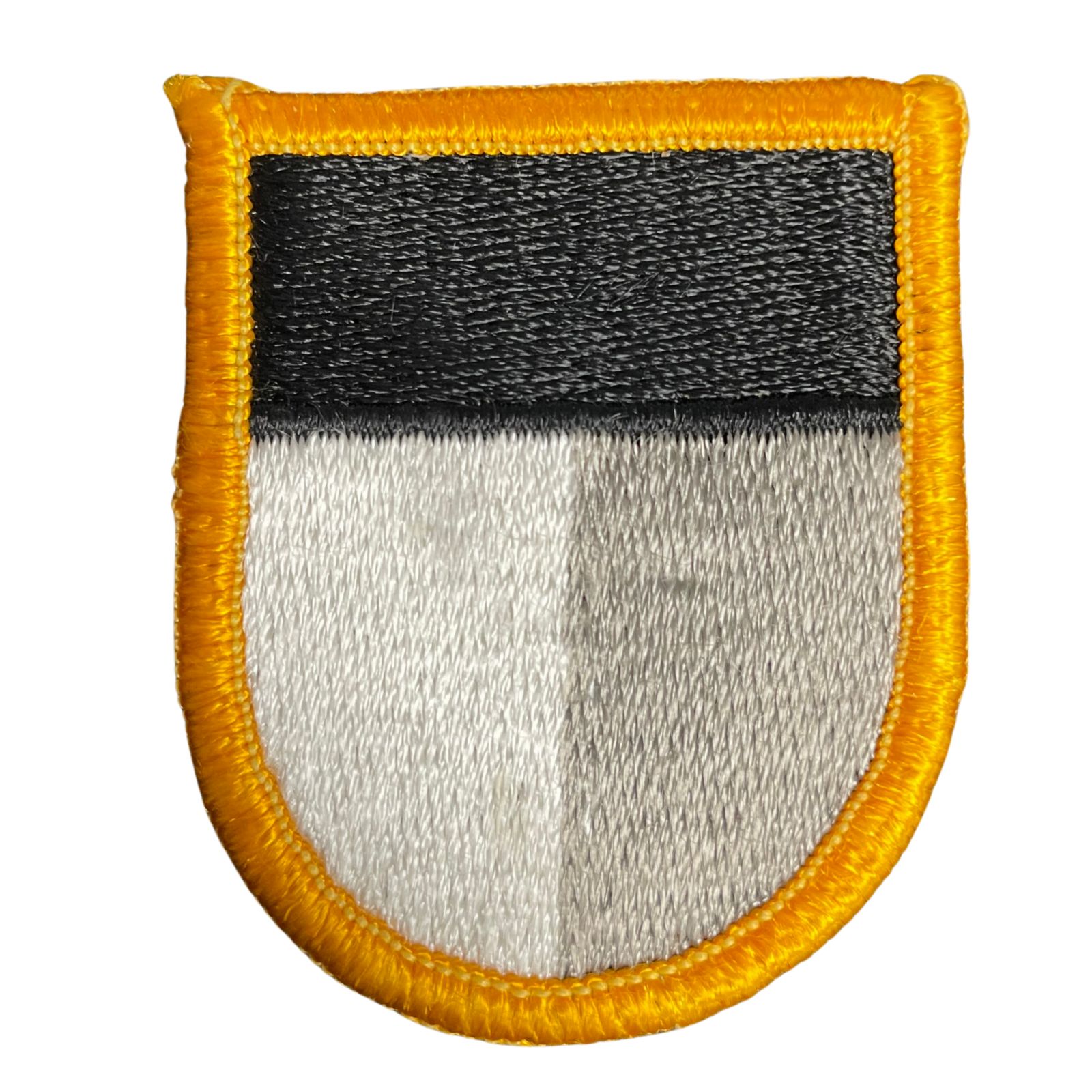 US Army amerikai John F. Kennedy Special Warfare Center and School (USAJFKSWCS) barett felvarró (beret flash)