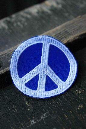 Hímzett felvarró "Peace" (kék)