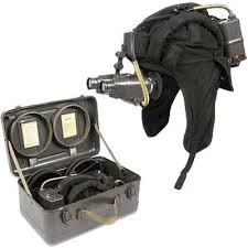 Cseh PNV-57 harckocsizó/felderítő éjjellátó sisakkal