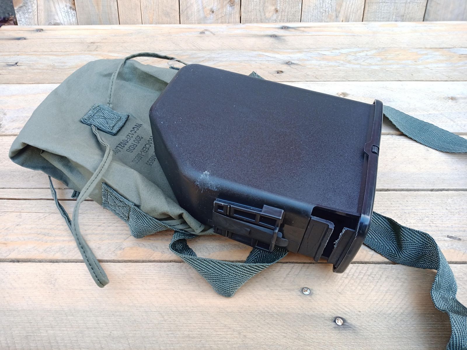 U.S. M249 SAW Műanyag Rakasz Hordtáskával